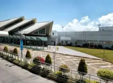 A photo of aFrancisco Bangoy International Airport's facade in Davao City. 