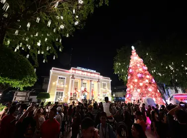 viber_image_2023-11-29_10-24-26-017 (1) - Travelpreneur A big crowd gathering in front of Davao City Hall for Pasko Fiesta festival.