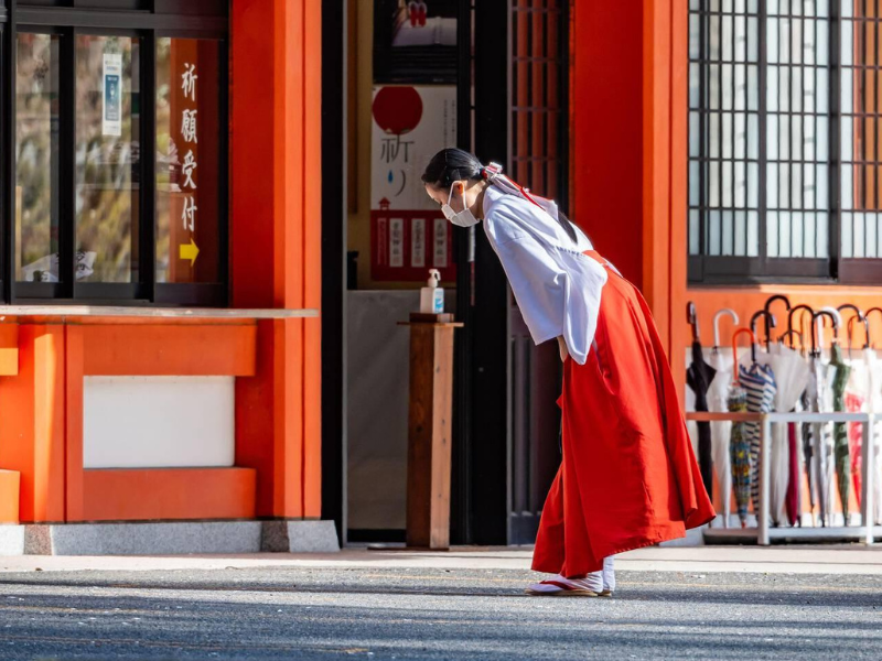 bowing in japan
