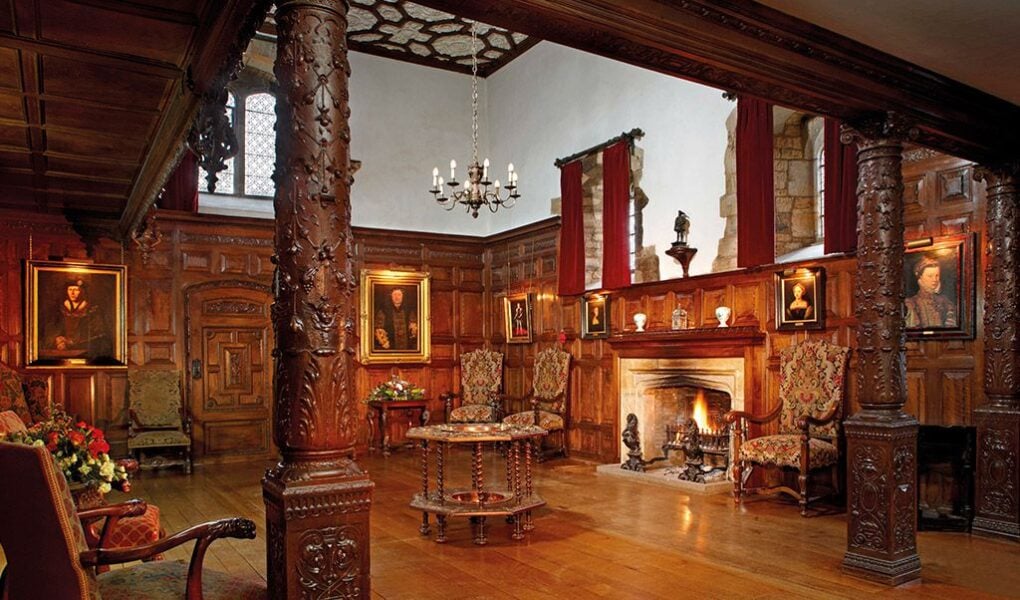 the living room interior of the hever castle