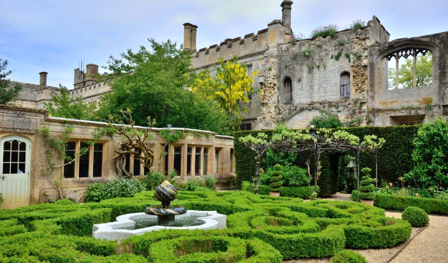 Sudeley Castle stunning garden and side castle