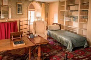 1cwalmer-castle-wellington room - Travelpreneur Walmer Castle Duke Wellingtons's room with vintage furniture