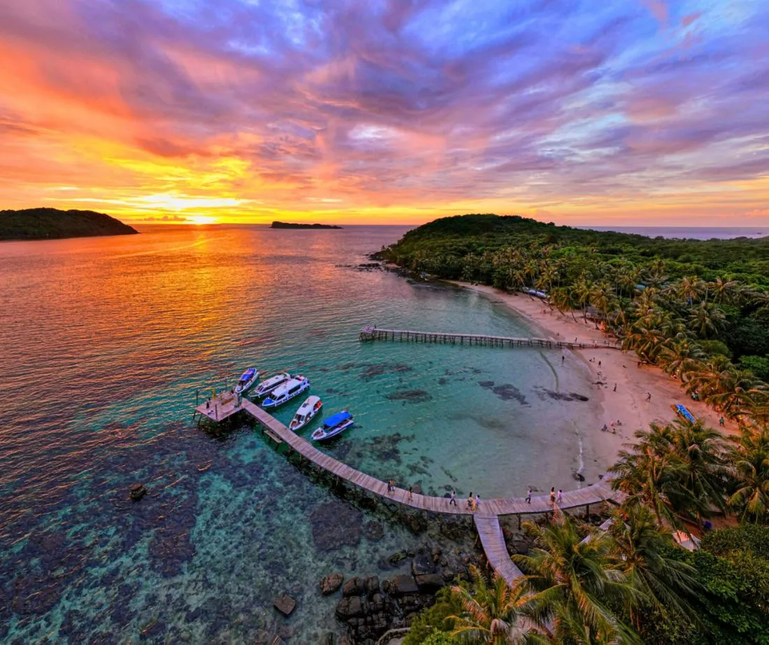 Hon May Rut Phu Quoc beach during the beautiful sunset