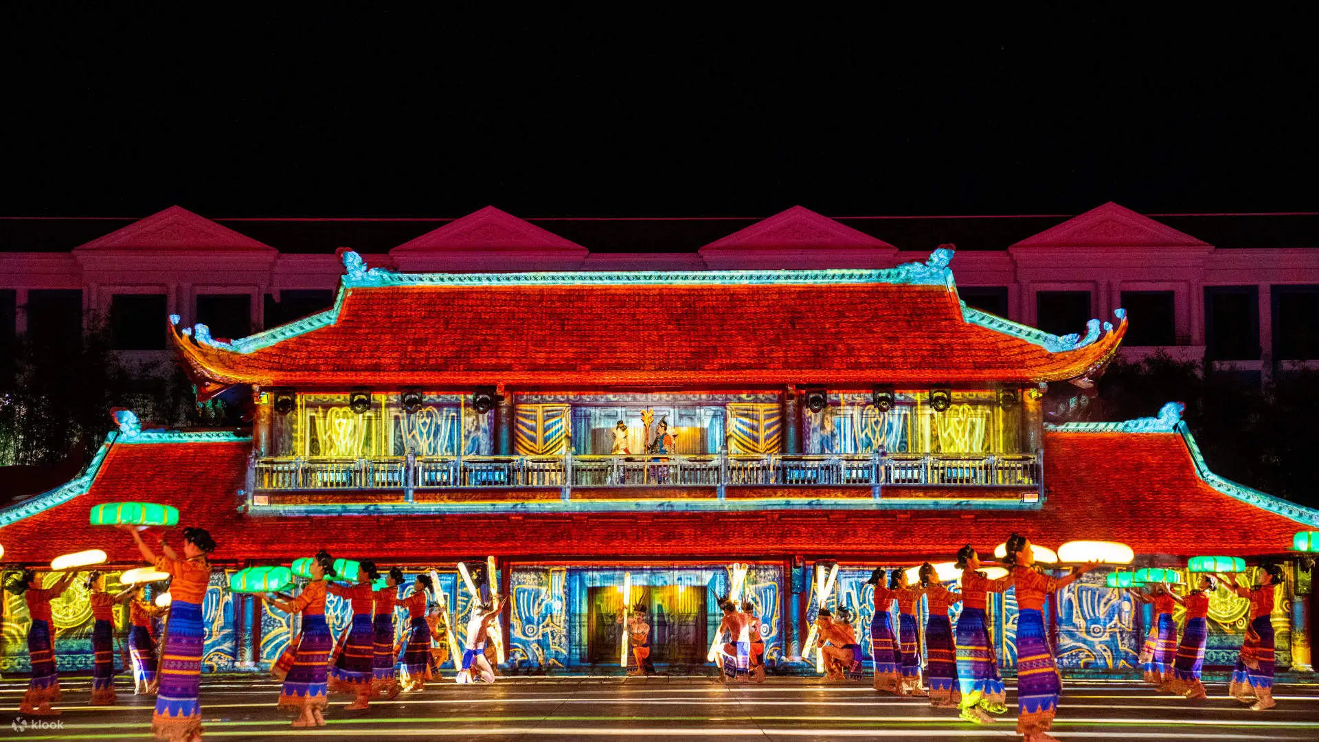 The Quintessence of Vietnam Show Group Performance